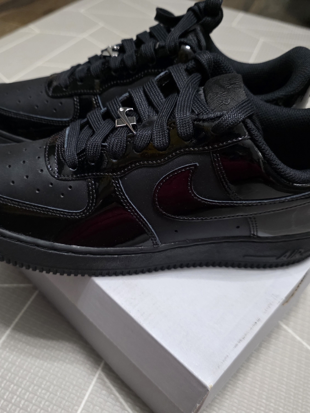 Nike Air Force 1 07' Low Patent Leather Sneaker - Black - Picture 4 of 7